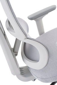silla-ejecutiva-fritz-cabecera-ajustable-gris-malla-comoda